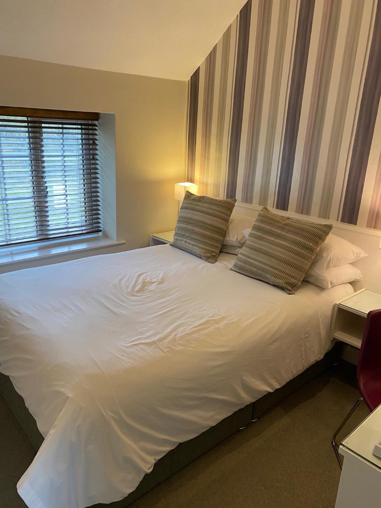 Manor Court Hotel Carnaby Kültér fotó