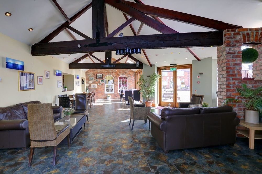 Manor Court Hotel Carnaby Kültér fotó