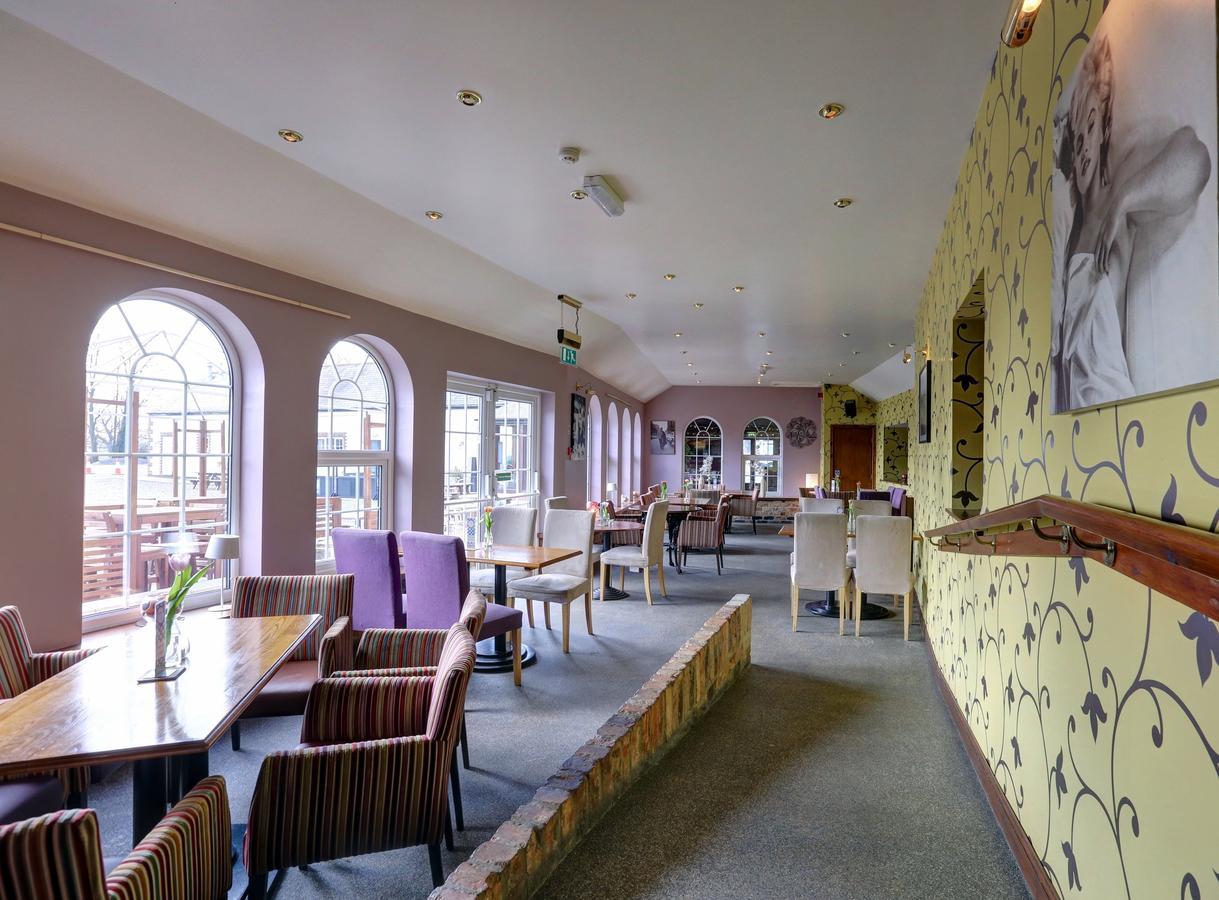 Manor Court Hotel Carnaby Kültér fotó